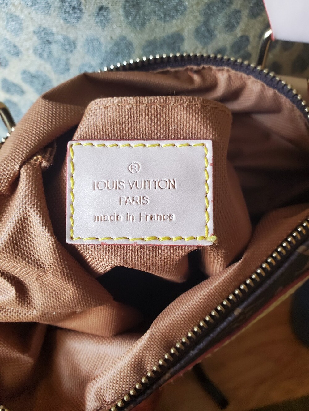 Cross Body Bag - Picture 4 of 9